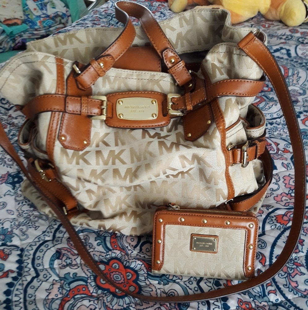 Michael kors purse with matching wallet